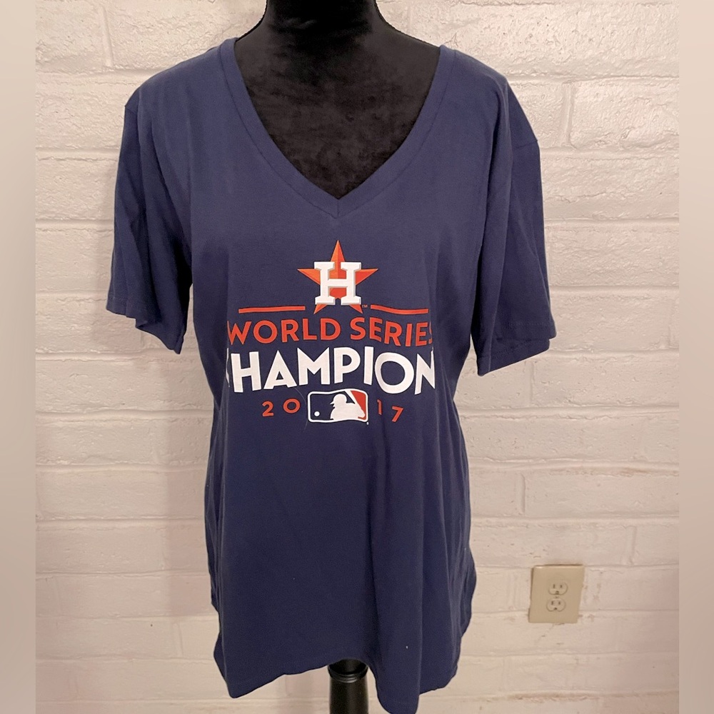 Fanatics Navy V-neck Short Sleeved Houston Astros 2017 World Series Shirt sz M